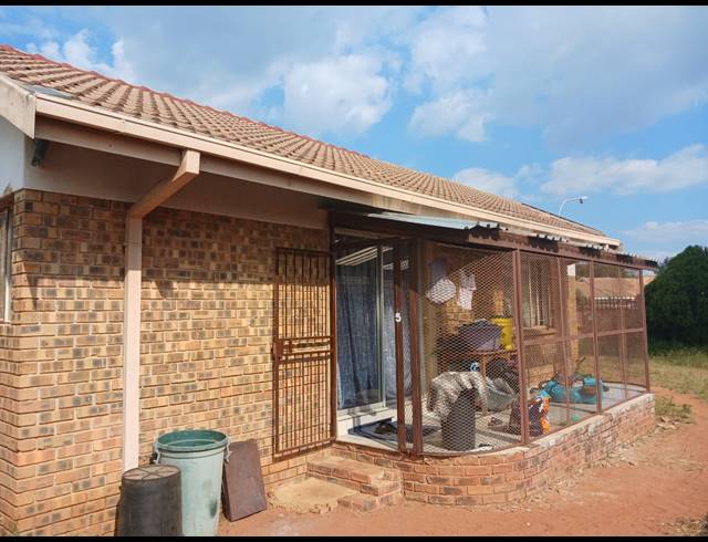 3 BEDROOM HOUSE FOR SALE IN FLORA PARK